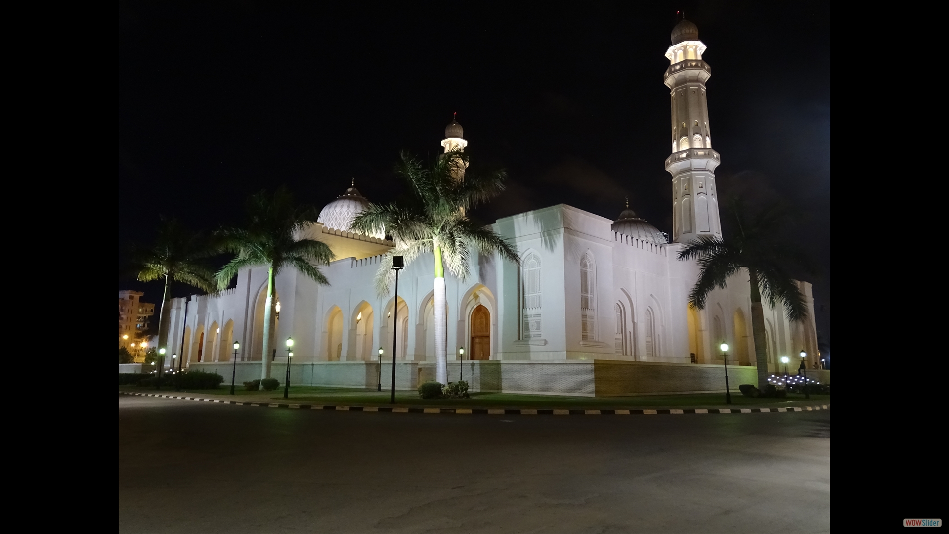 Sultan-Qaboos-Moschee in Salalah bei Nacht