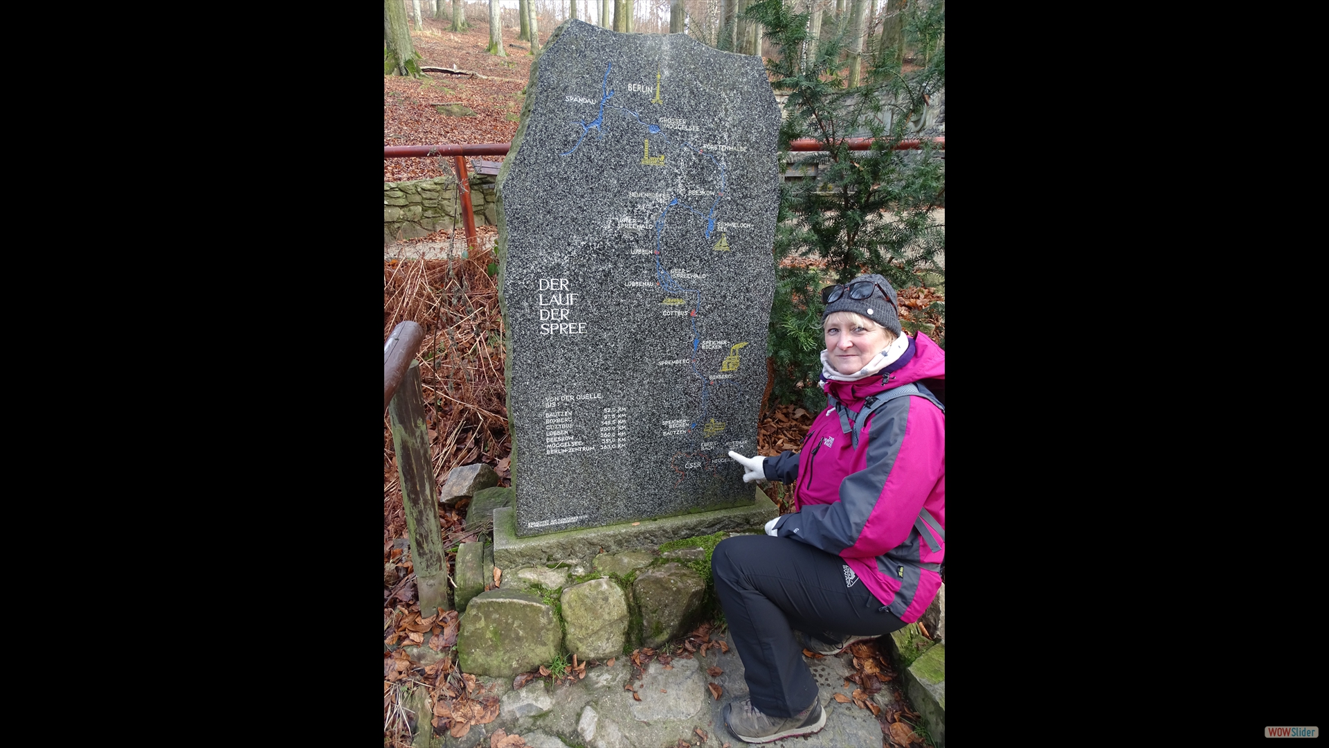 Granittafel mit dem Verlauf der Spree