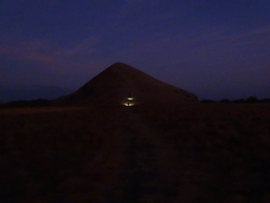 Ein Bild, das draußen, Natur, Sonnenuntergang, bewölkt enthält.
Automatisch generierte Beschreibung