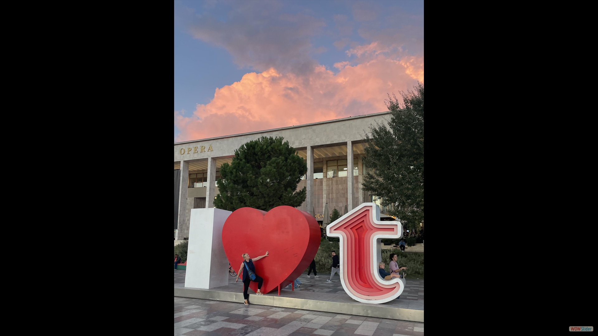 Tirana - Opernhaus am Skanderbeg Platz