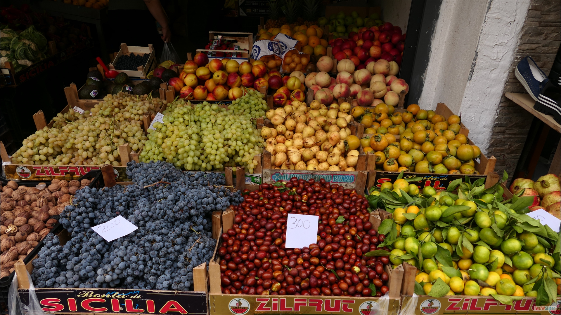 Obst- und Gemüsemarkt an der Straße