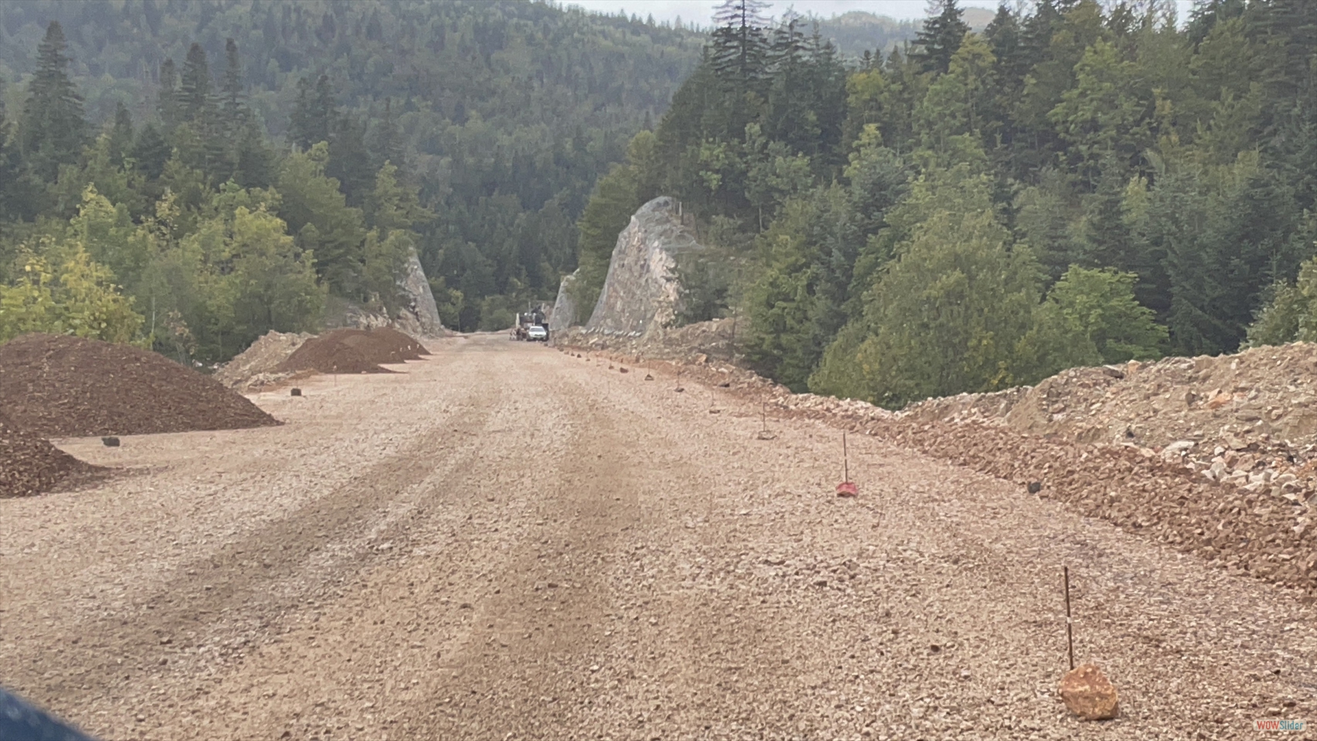 plötzlich war die Strasse durch das Gebirge noch eine Baustelle