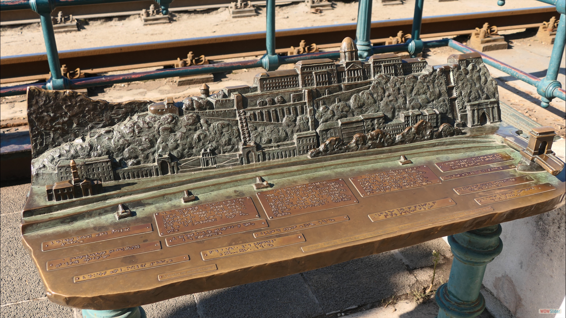 Bronzemodell der Budapester Skyline - Bildhauer Adam Farkas