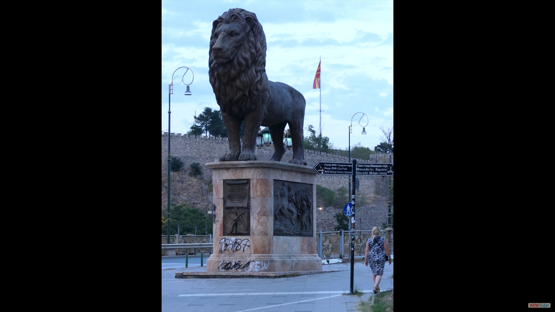 vier Löwenstatuen an der Goce-Delčev-Brücke