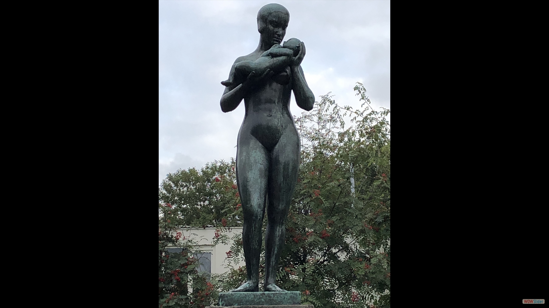 Denkmal im Mütterpark (1925),
dem ersten Spielplatz Reykjaviks