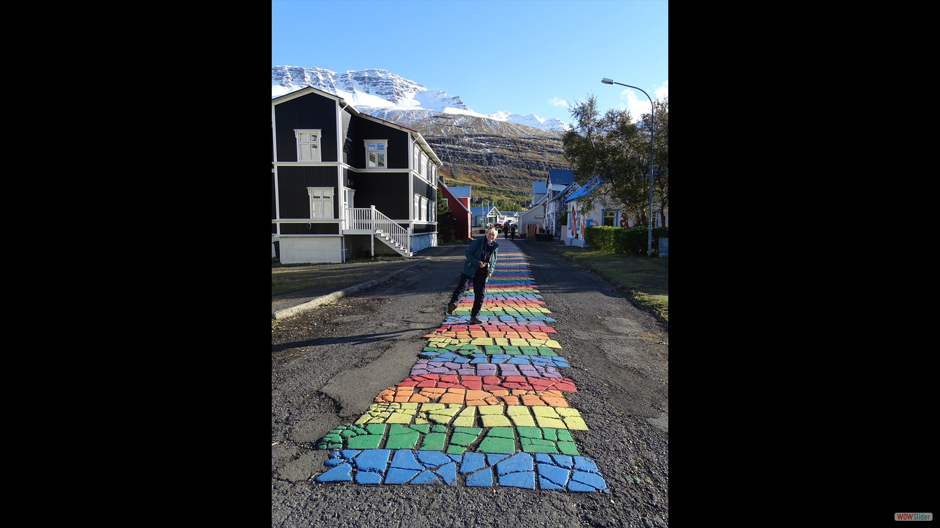 Seyðisfjörður- Regenbogenweg durch die Stadt