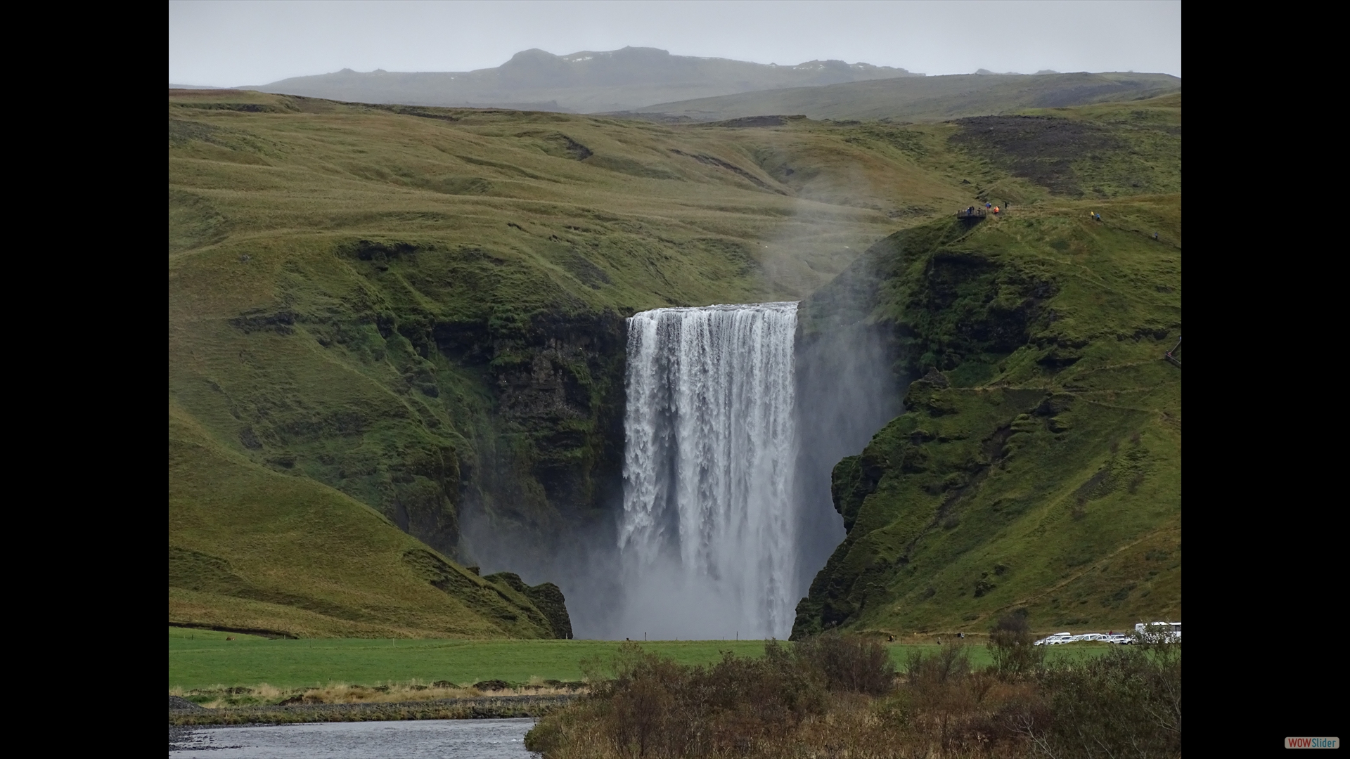 ein kurzer Blick auf den Skógafoss, knapp 1 km von unserer Unterkunft entfernt