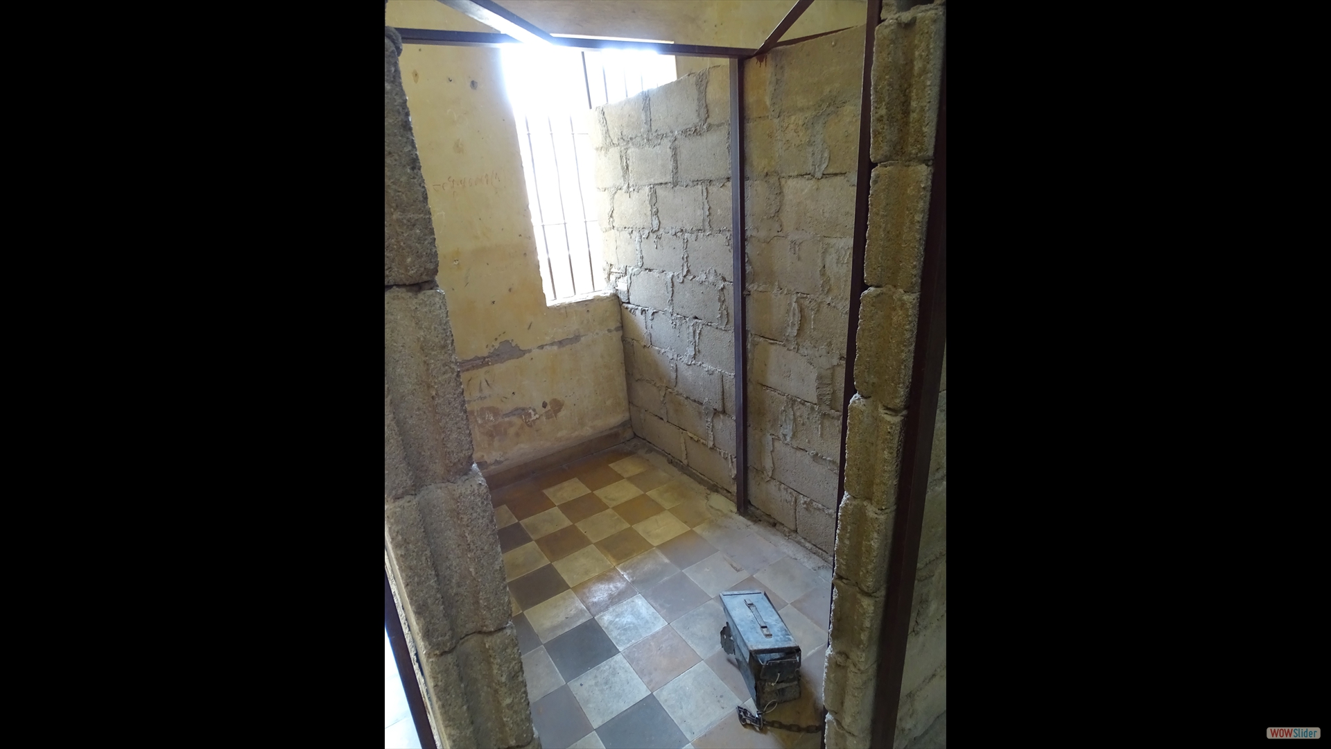 Munitionskisten als Toilette