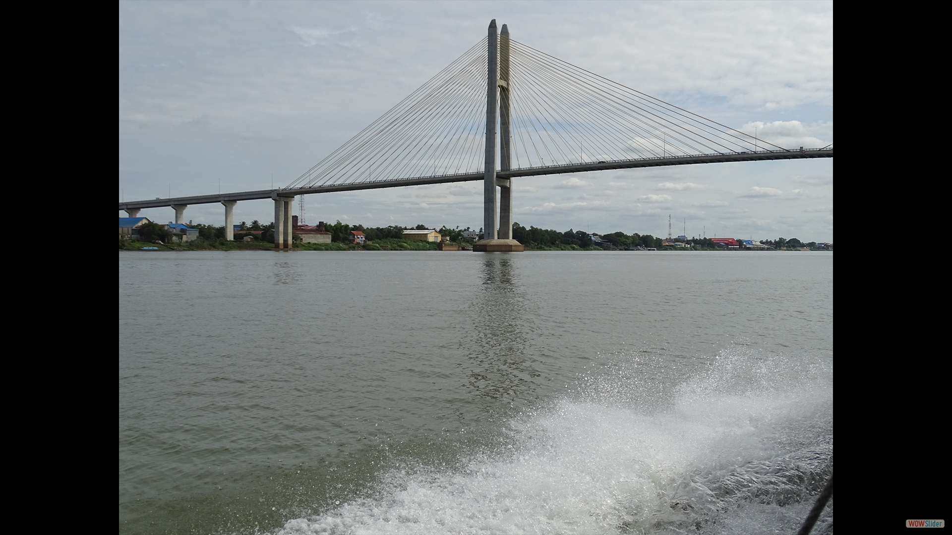 Tsubasa Bridge über den Mekong-River