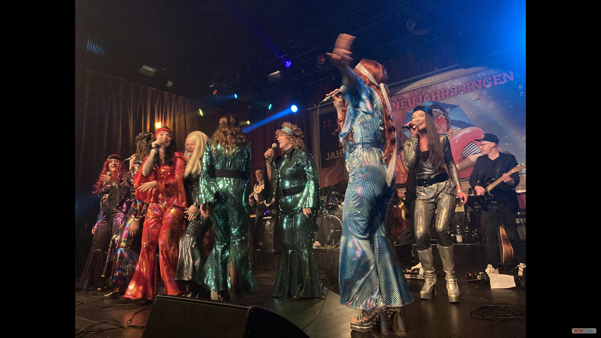 Women of Neujahrssingen als ABBA 