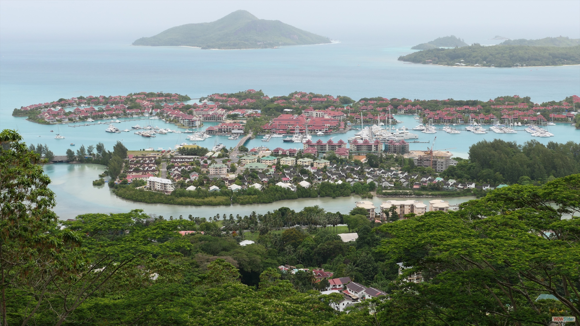 La Misere Viewpoint - Blick auf Eden Island bei Victoria