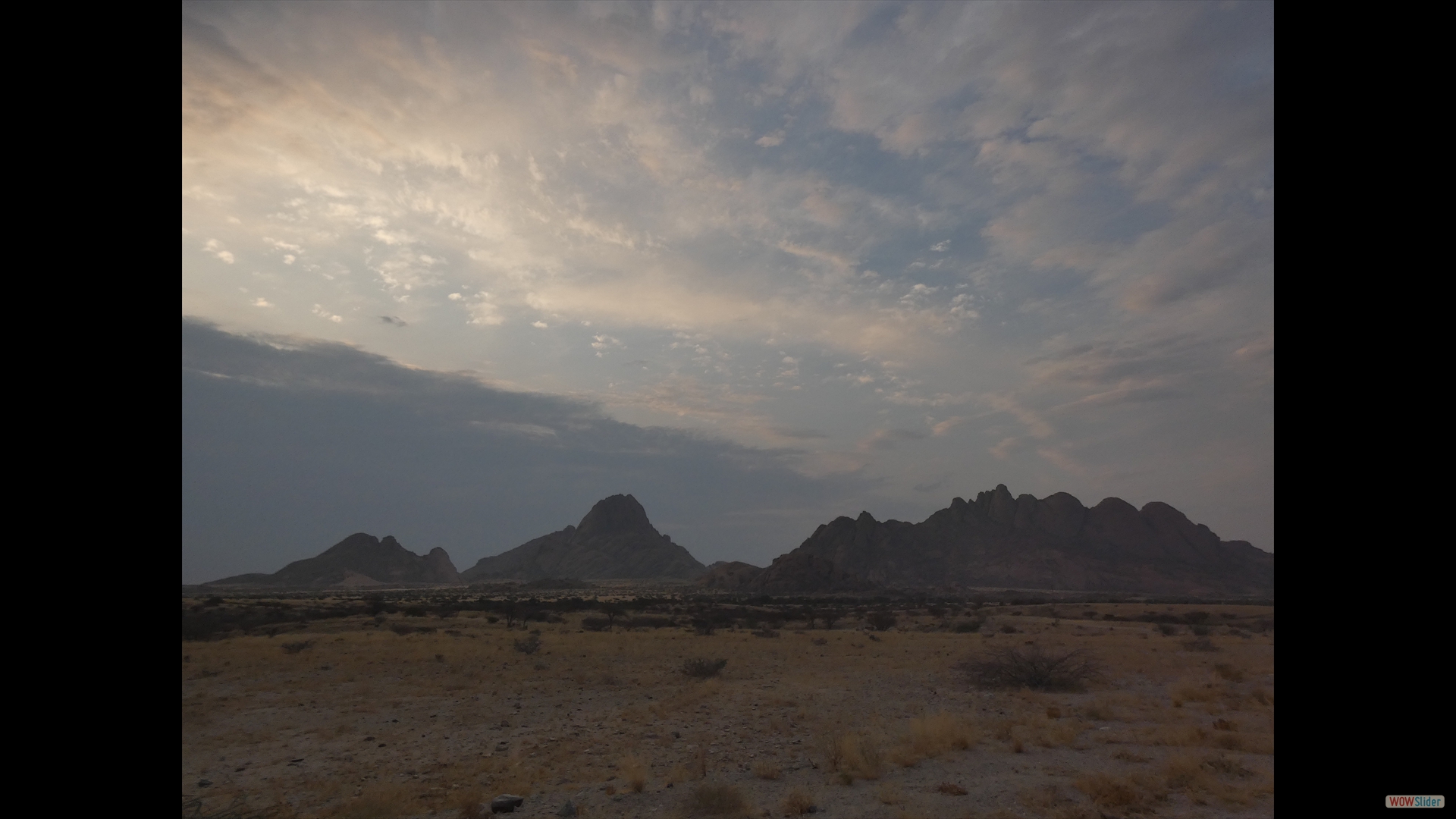 es ist kurz vor Sonnenuntergang - 1,5 h Fahrt sind es noch zurück nach Swakopmund