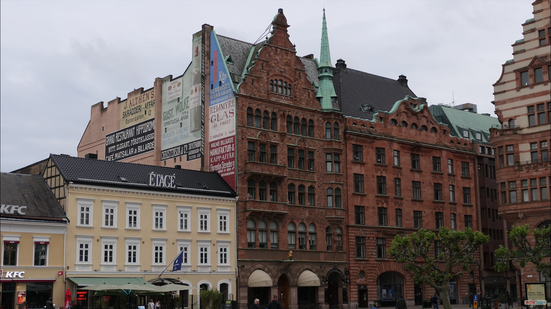 Apoteket Lejonet mit restaurierten Reklamemalereien (um 1900)