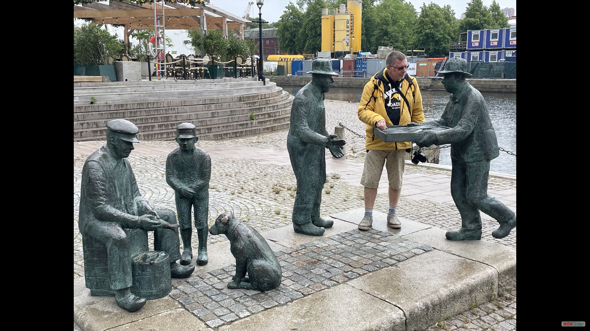 Skulptur Skärgårdsfiskare - die Schärenfischer vor der Fischhalle
