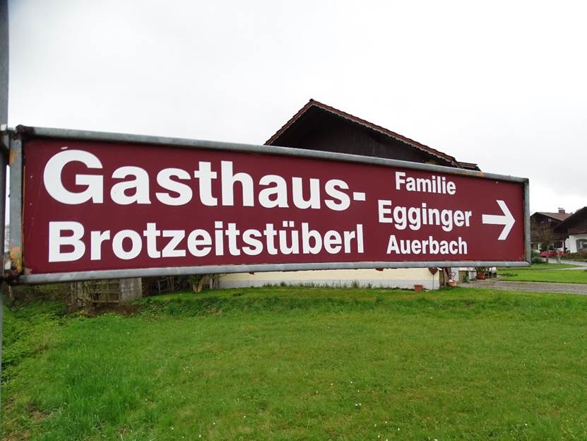 Ein Bild, das Text, Gras, drauen, Schild enthlt.

Automatisch generierte Beschreibung