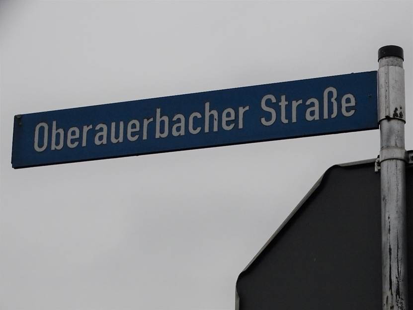 Ein Bild, das Text, Schild, drauen, Strae enthlt.

Automatisch generierte Beschreibung