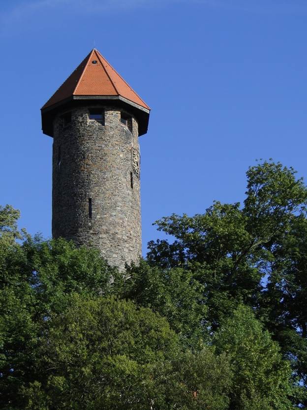 Ein Bild, das Gebude, drauen, Baum, Himmel enthlt.

Automatisch generierte Beschreibung